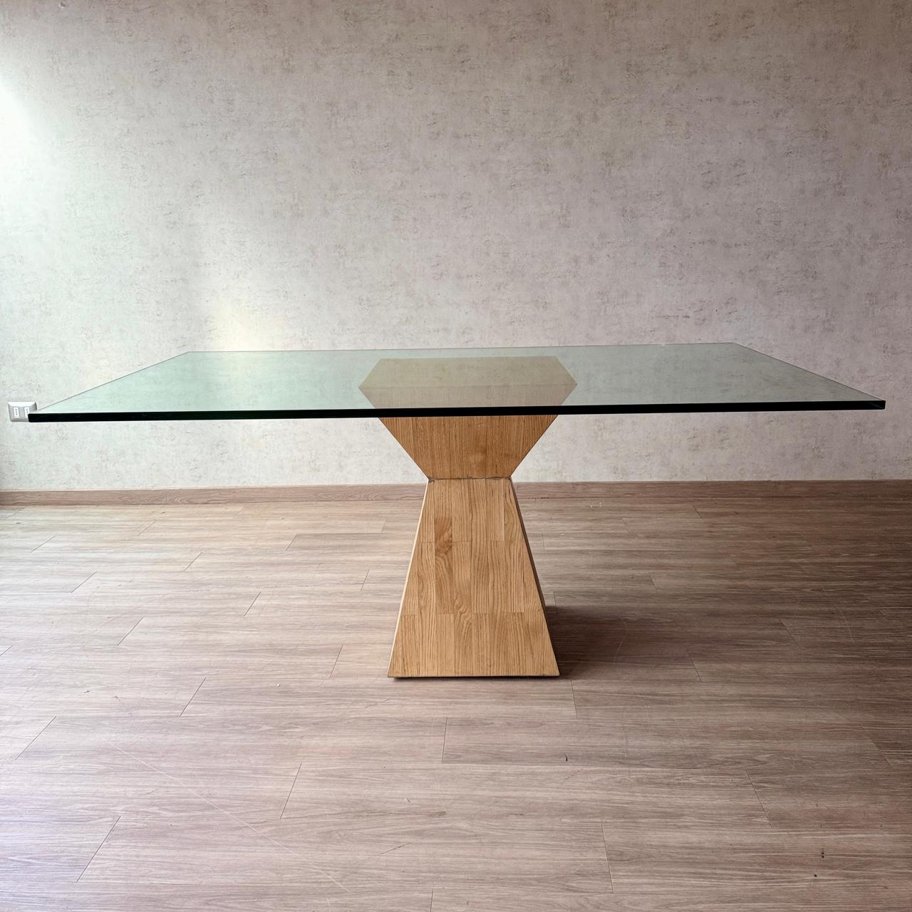 Mesa de comedor Plinto
