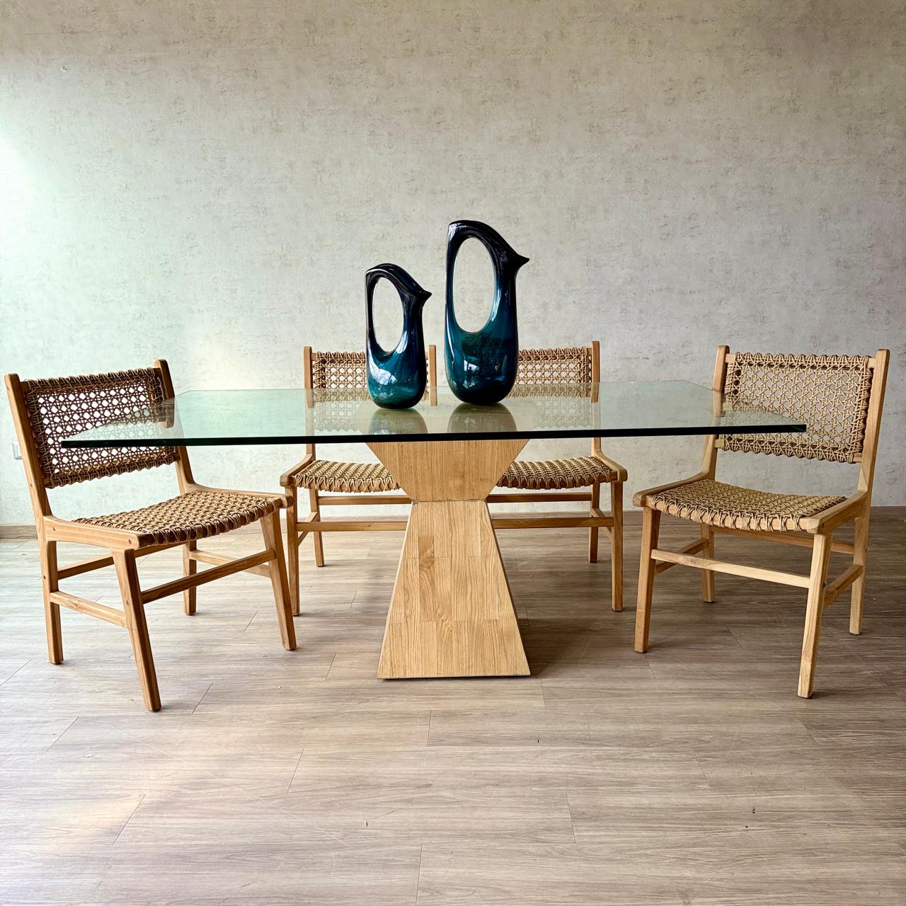 Mesa de comedor Plinto
