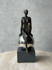 Figura Elegant Pensante