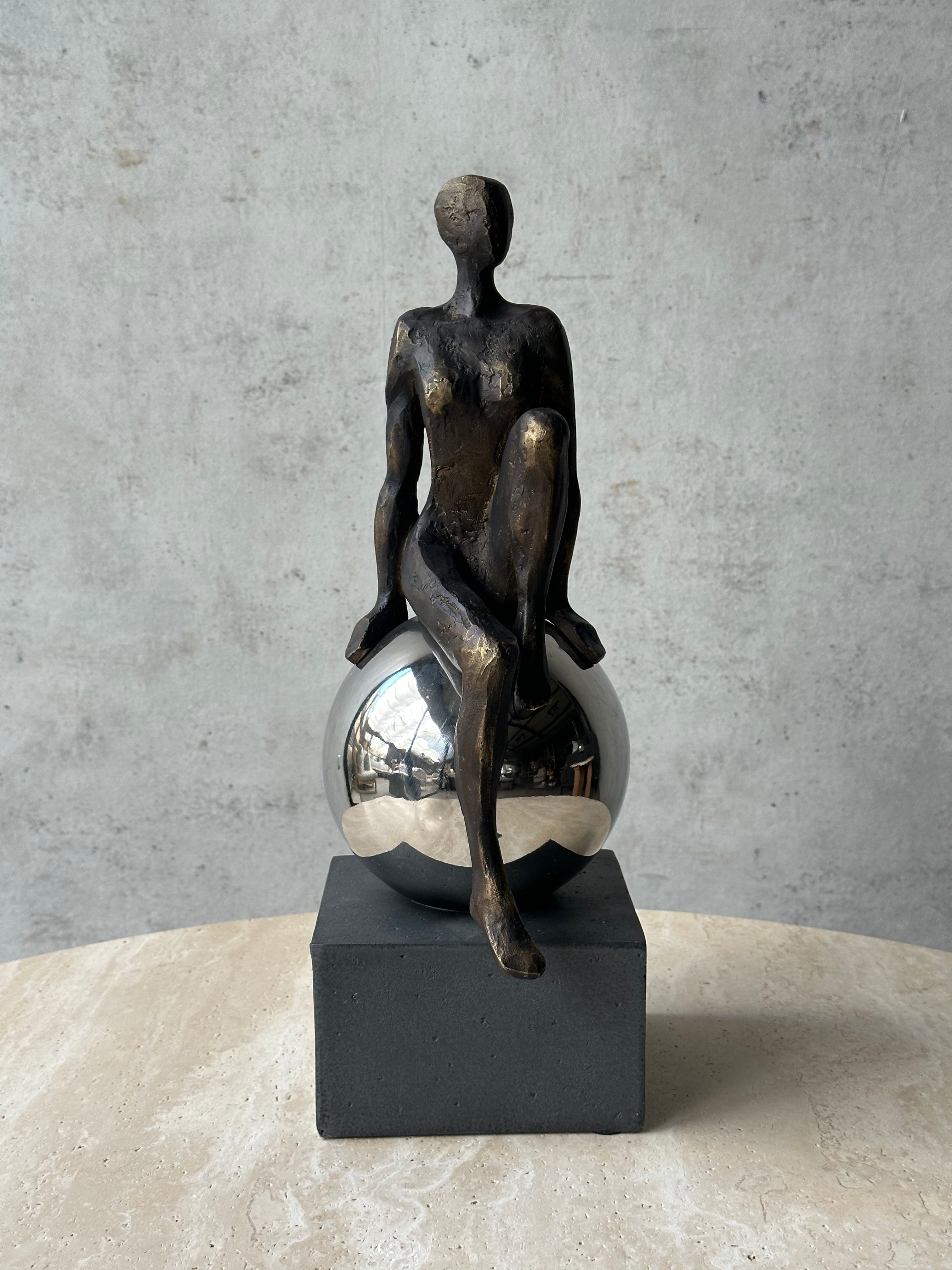 Figura Elegant Pensante