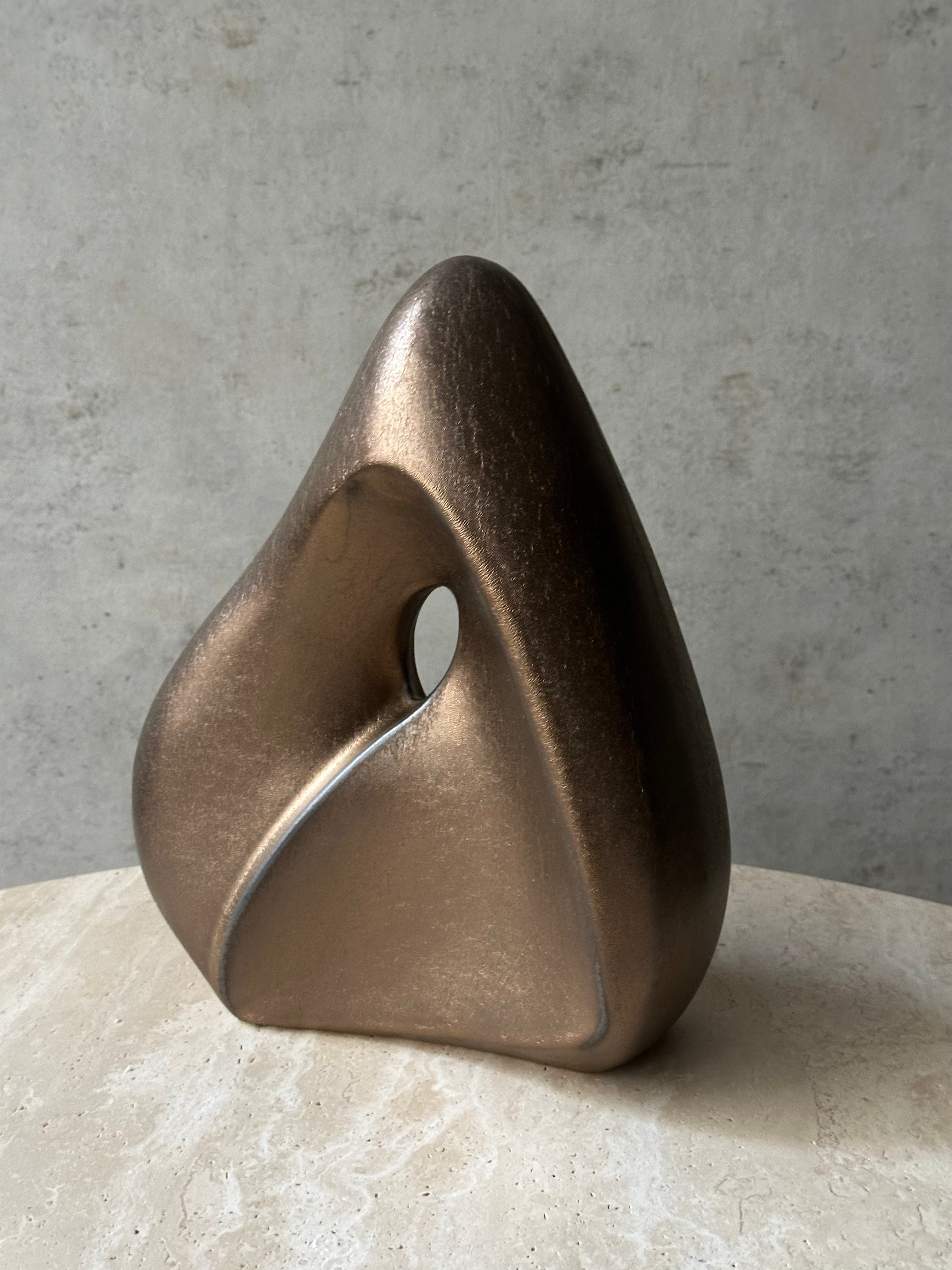 Figura Elegant Triangle