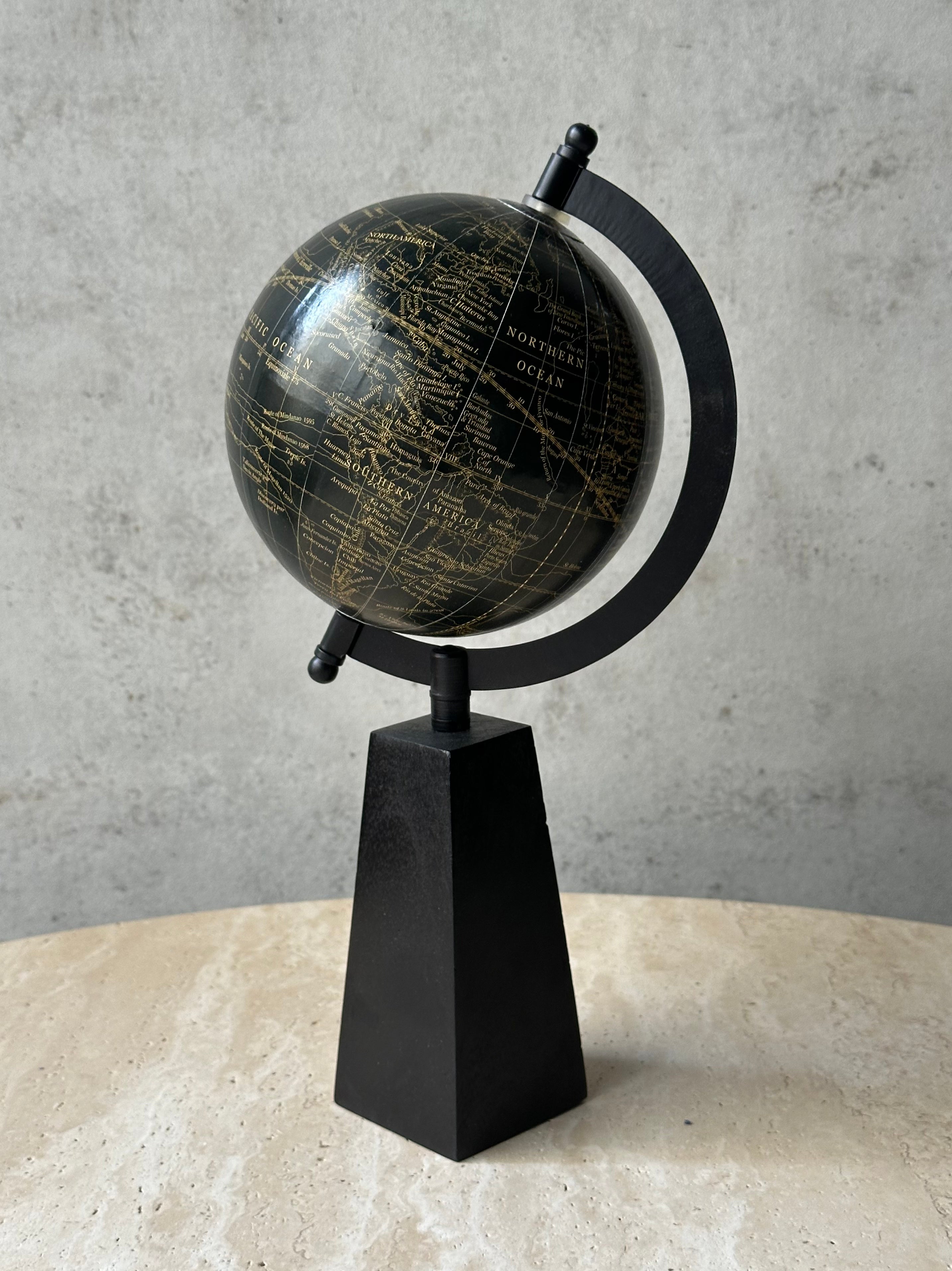 Globo Terraqueo Black