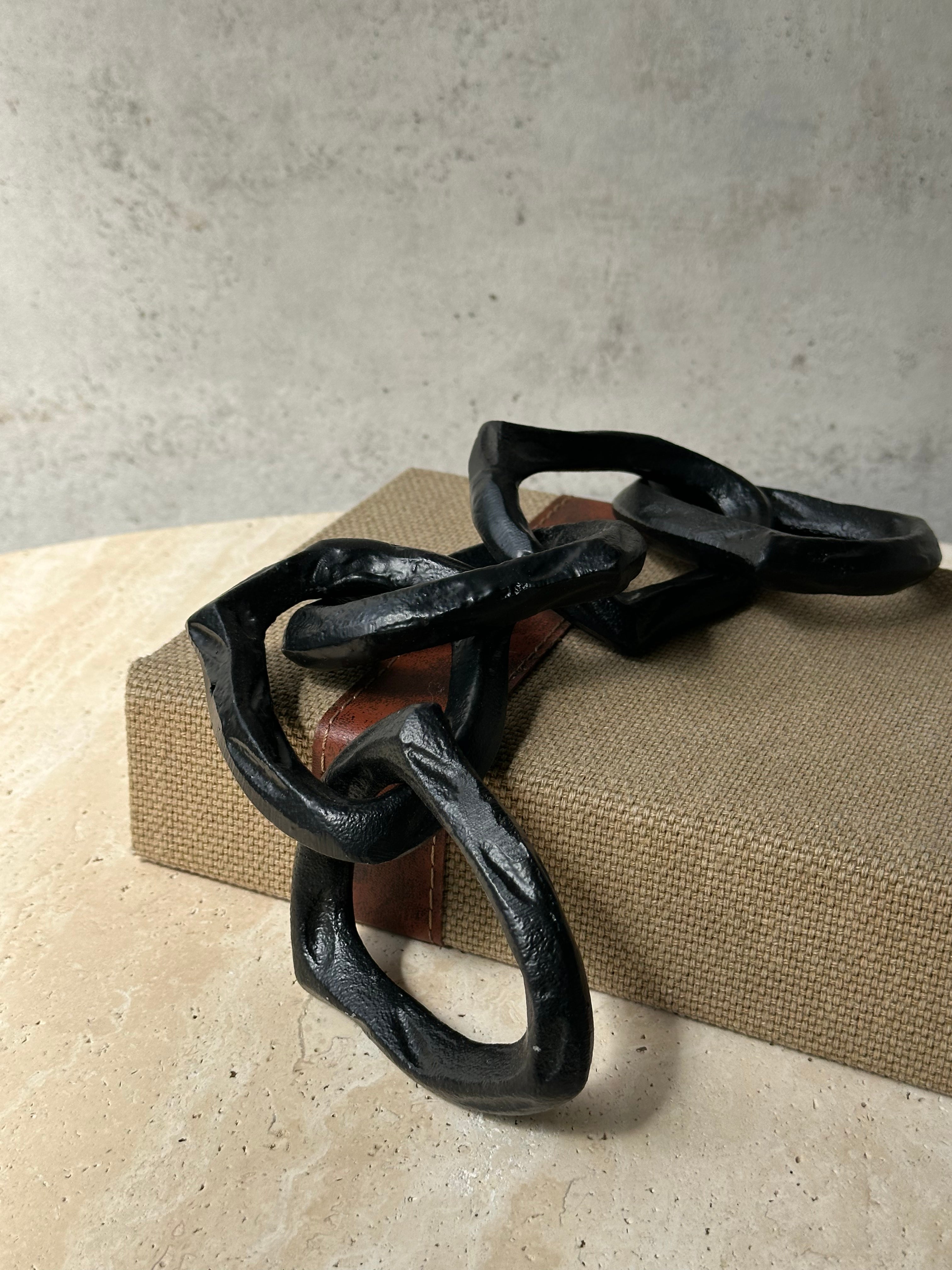 Cadena Black