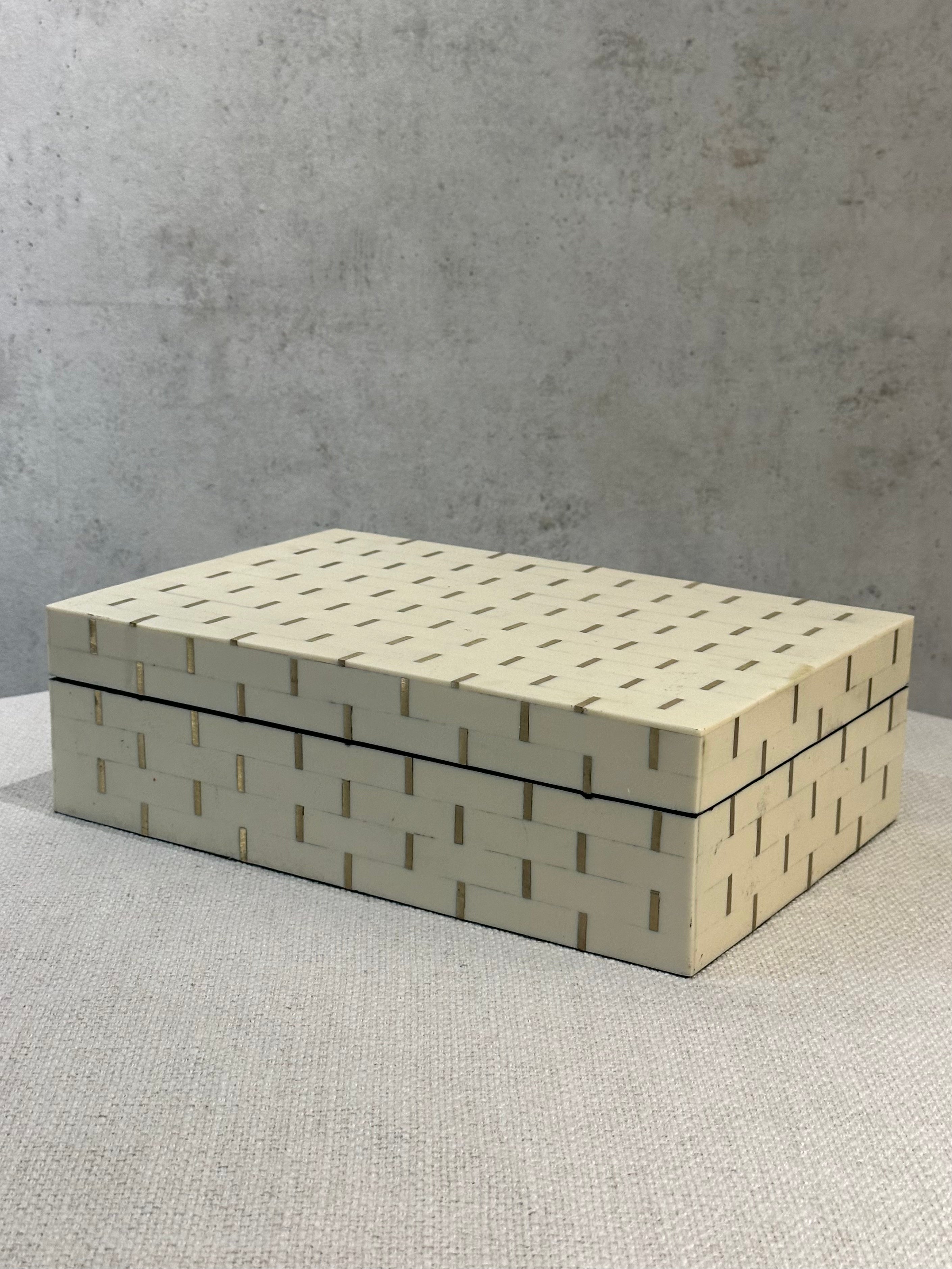 Caja White Print L