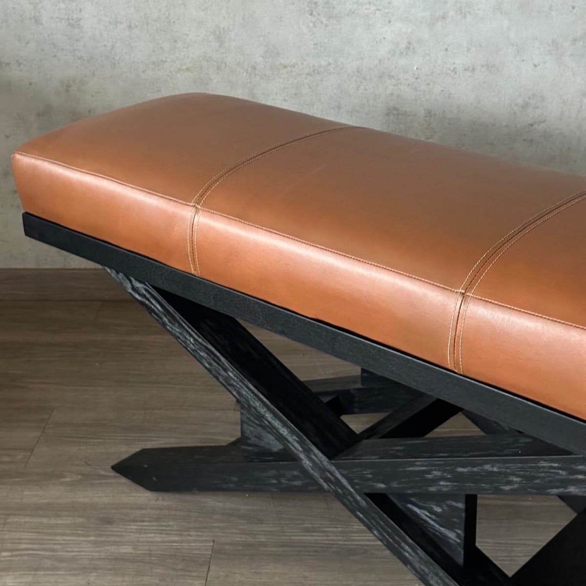 Banqueta Cuero Madera