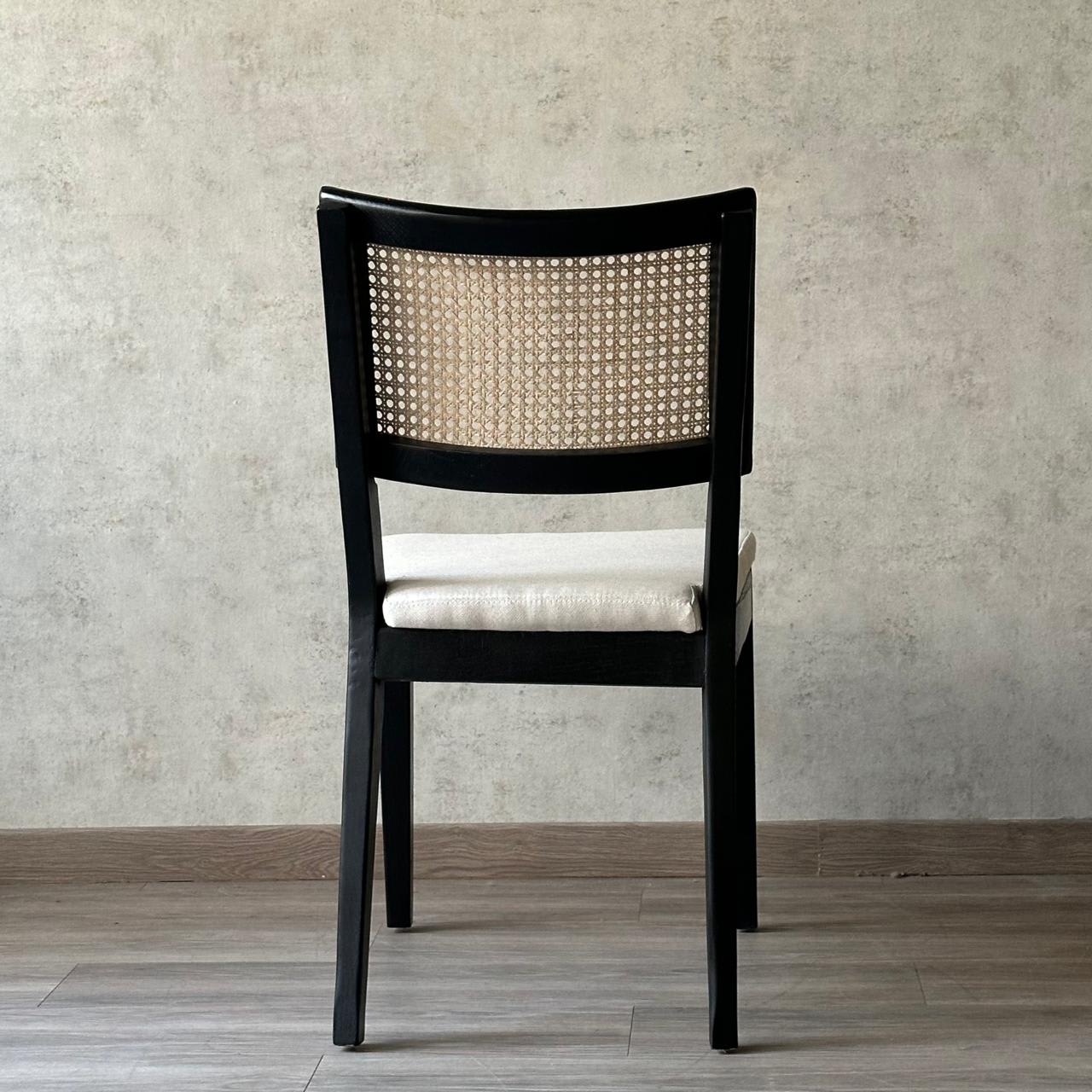 Silla Be Black