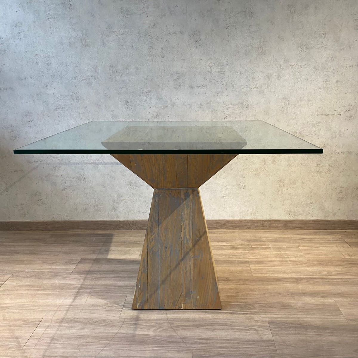 Mesa de comedor Plinto