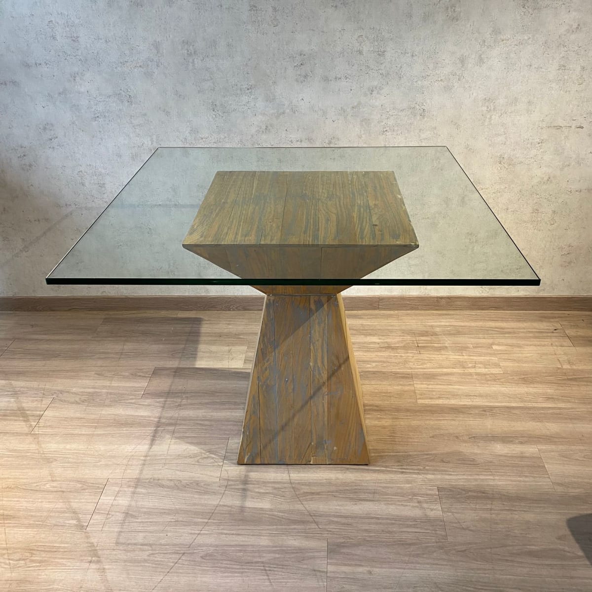 Mesa de comedor Plinto